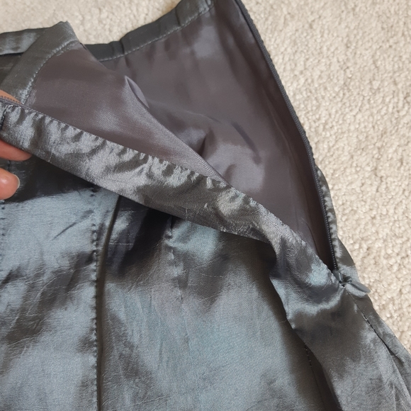 Beautiful silver grey skirt - Picture 5 of 8